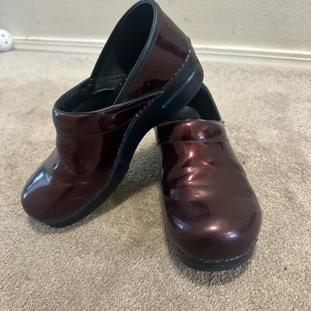 Dansko sz 41 Burgundy Clogs - Picture 3 of 5